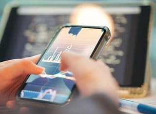 Investor meninjau proses penarikan dan transfer dana yang berjalan secara transparan